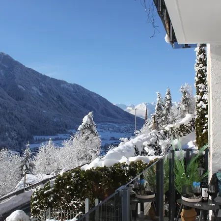 Panorama Mora 公寓 *